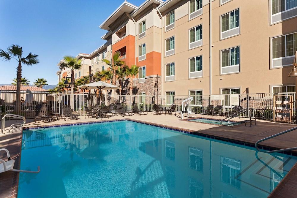 Hampton Inn & Suites San Bernardino - Pool