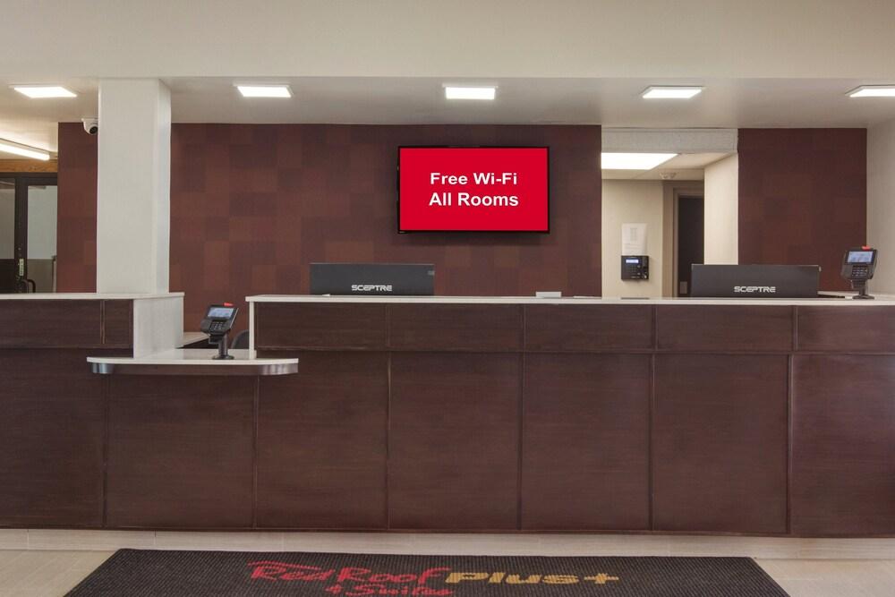 Red Roof Inn PLUS+ & Suites Erie - Reception