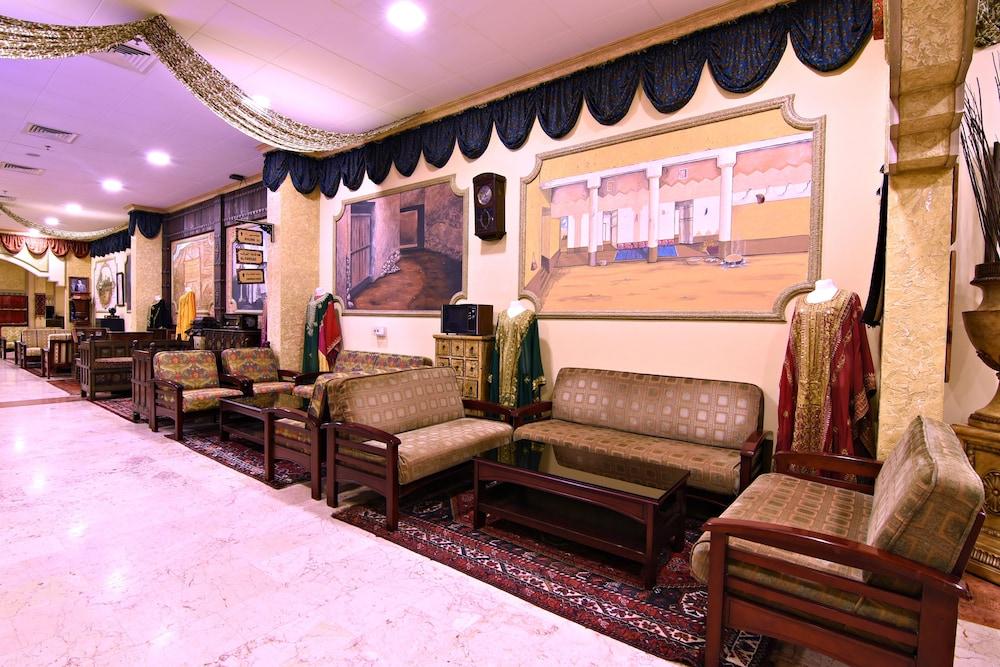 Karan Hotel - Lobby Sitting Area