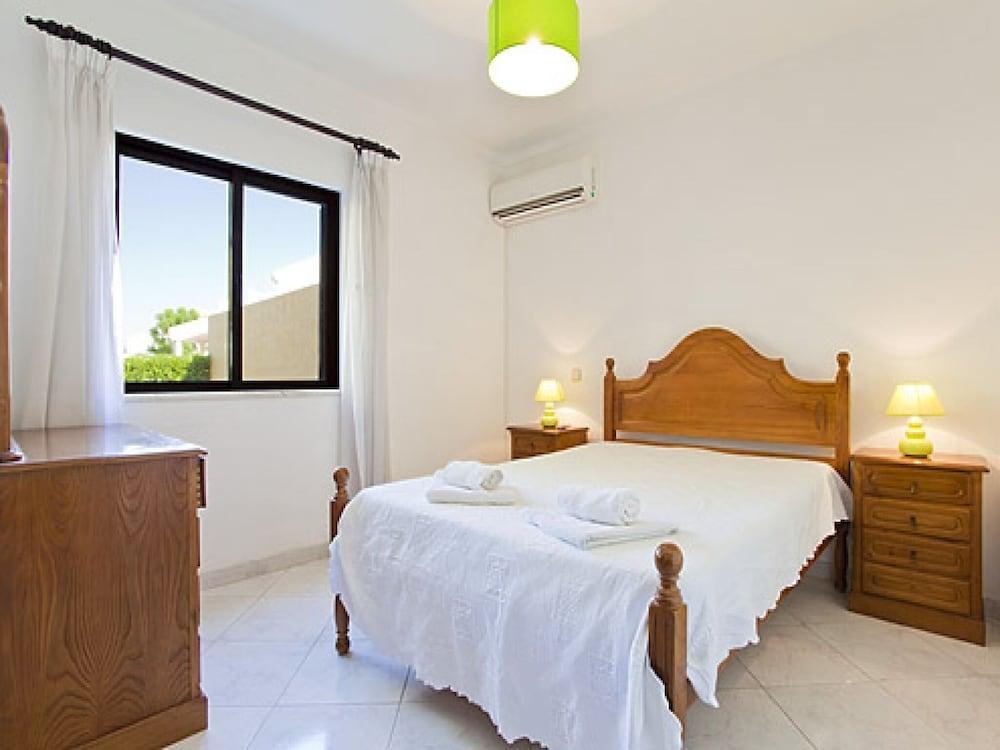Villa Andre 3 Bedroom Villa With Pool - Walking Distance to Albufeira - Room