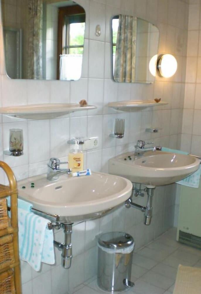 Landhaus St. Georg - Bathroom Sink