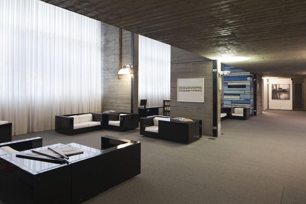 DUPARC Contemporary Suites - Lobby Lounge