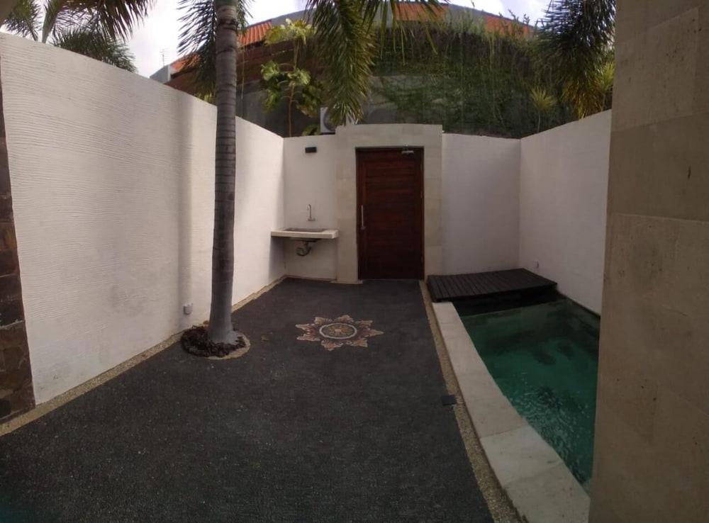 Punyan Poh Bali Villas - Pool
