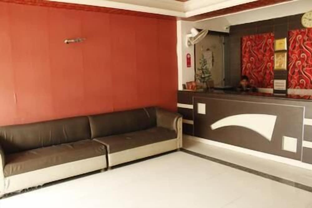 Hotel Gayatri Palace - Featured Image