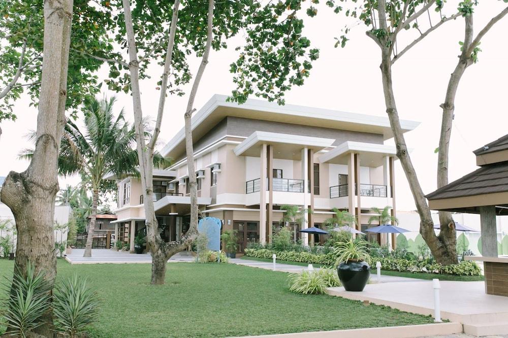 Costa Del Sol Resort Hotel - Featured Image