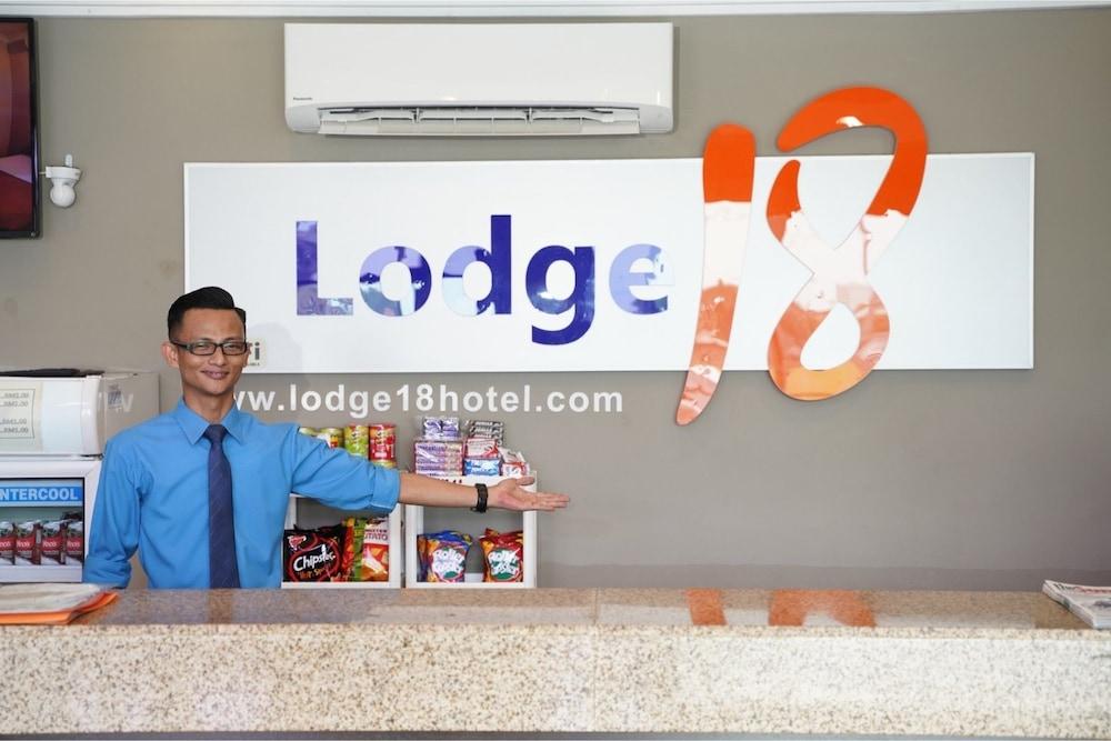 Lodge 18 Hotel - Reception