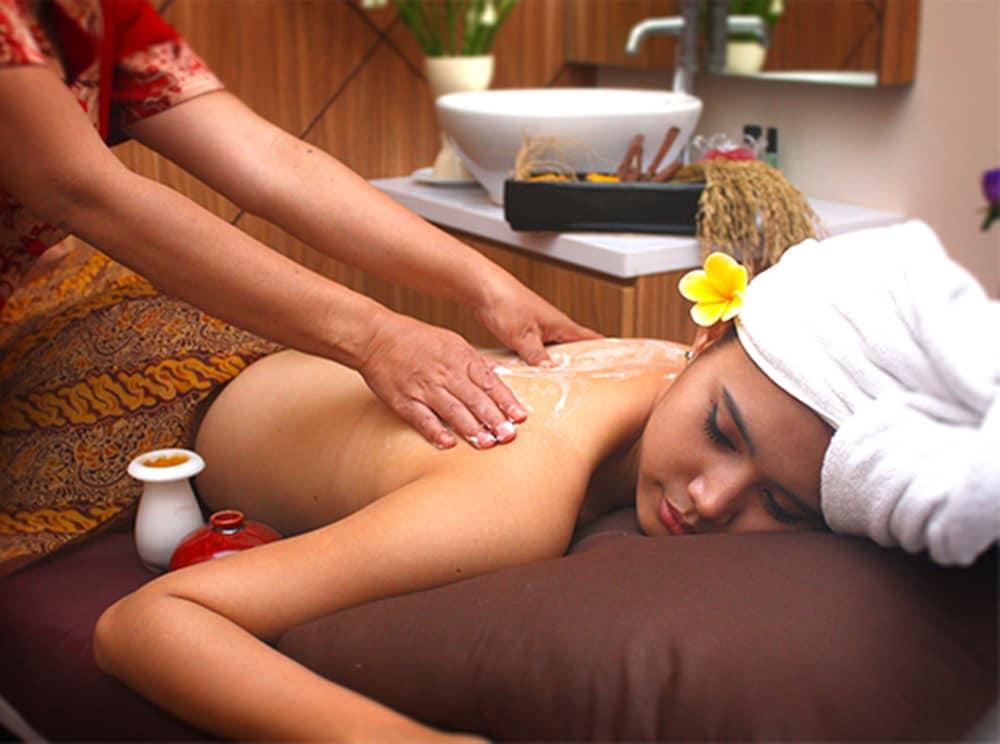 Puri Denpasar Hotel - Massage