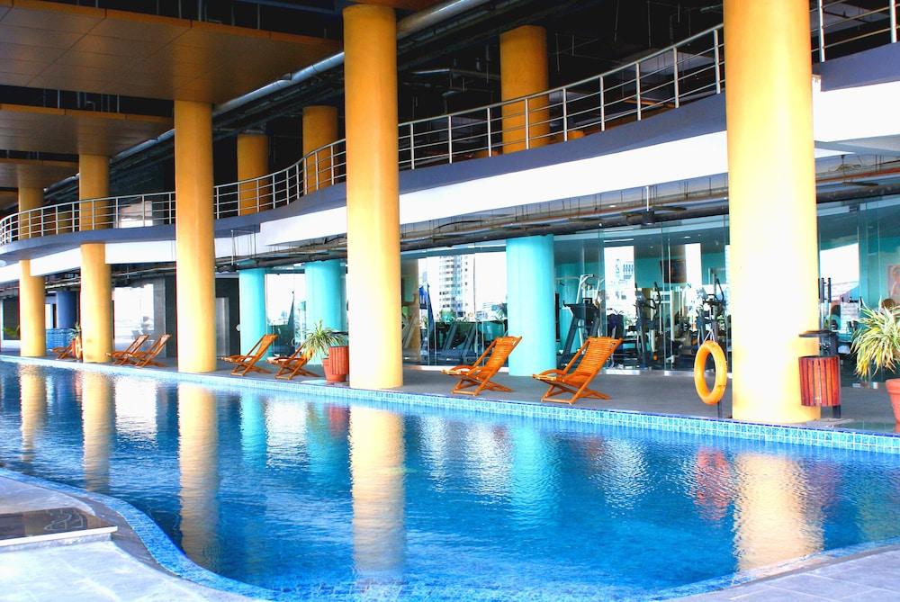 Merlynn Park Hotel - Indoor Pool