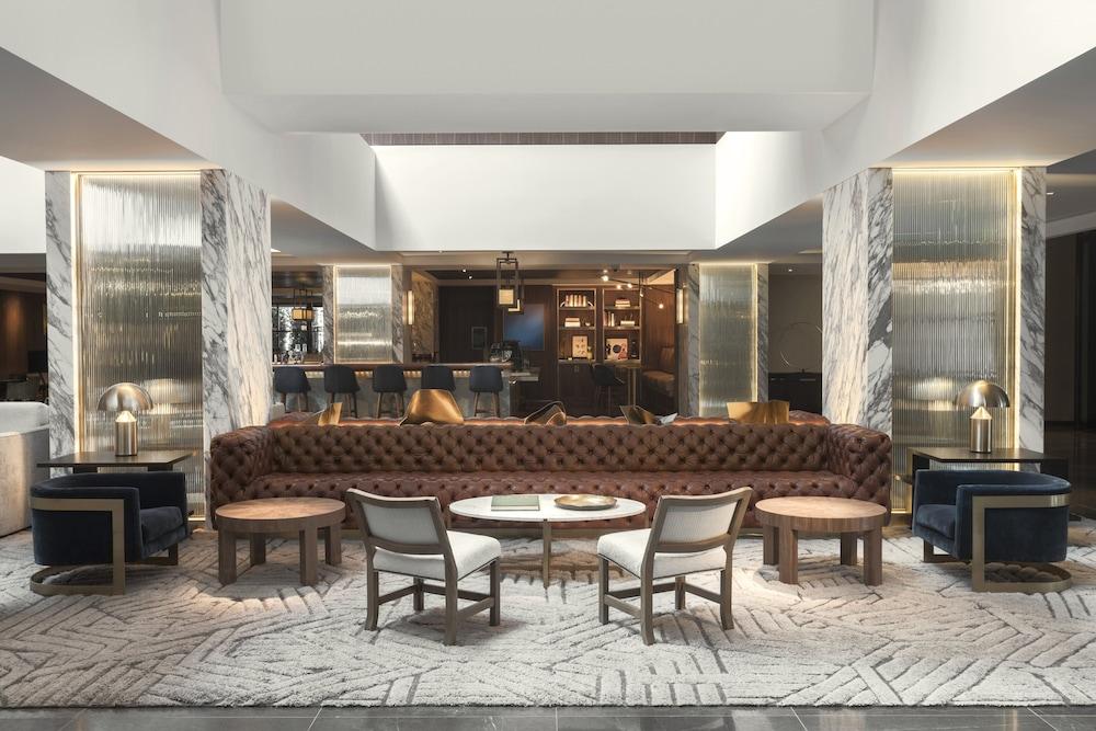 Four Seasons Hotel Houston - Lobby Sitting Area