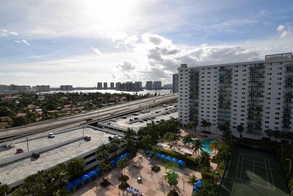 Spectacular 1 Bed 1.5 Baths In Ocean Reserve! Unit 1210 - Featured Image