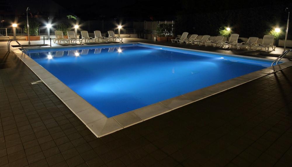 فندق كابانيلي - Outdoor Pool