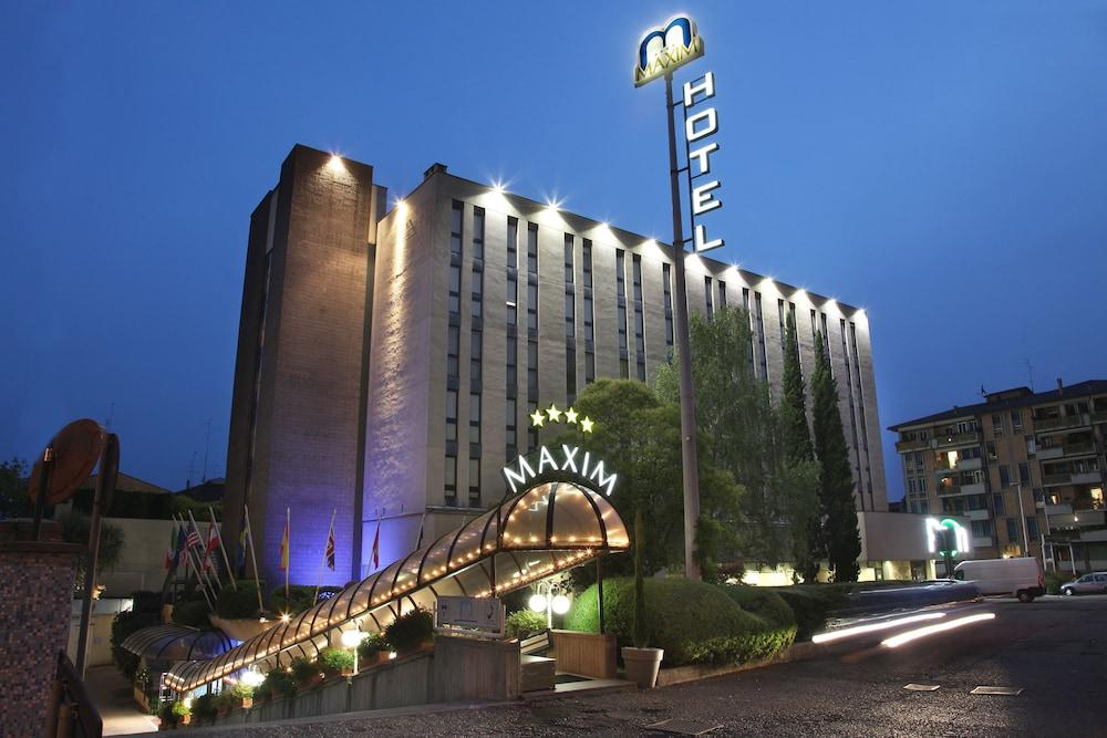 Hotel Maxim - Featured Image