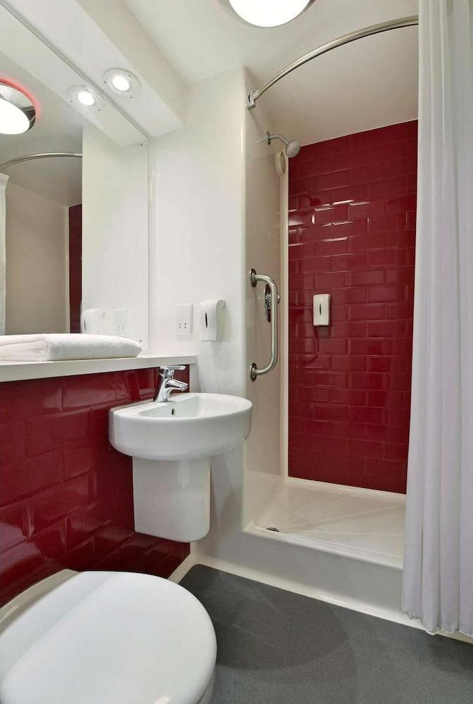 Travelodge London Greenwich - Bathroom