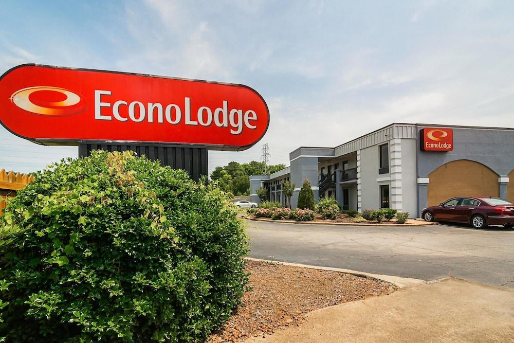 Econo Lodge Research Triangle Park - Featured Image