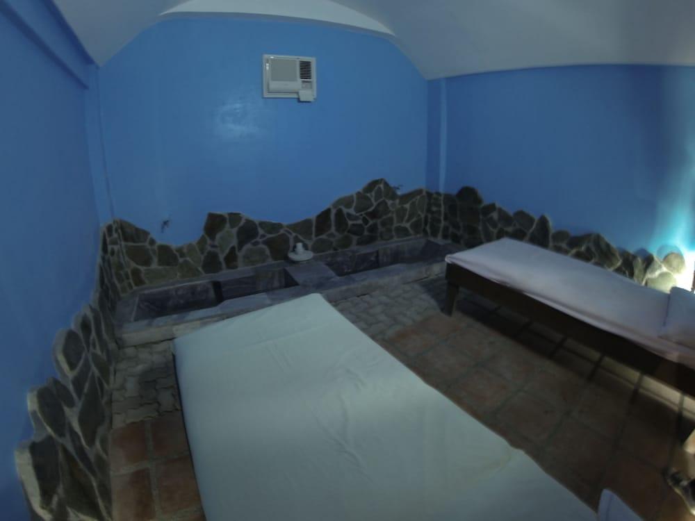 Dream Hill Condos & Spa - Treatment Room