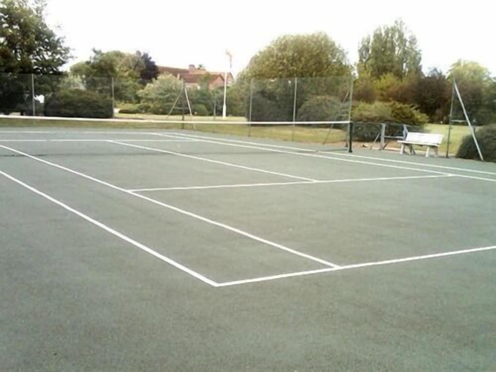 كورس لاون هاوس هوتل - Tennis Court