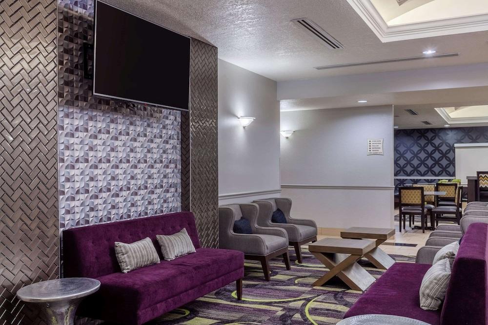 La Quinta Inn & Suites by Wyndham Port Orange / Daytona - Lobby