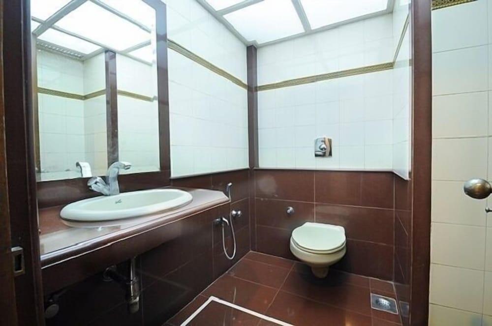 Dwaraka Residency - Bathroom