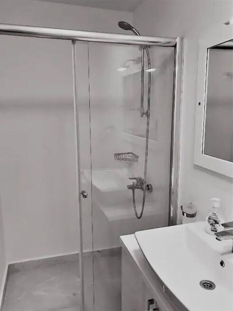 Anita Luxury Apartments - Bathroom