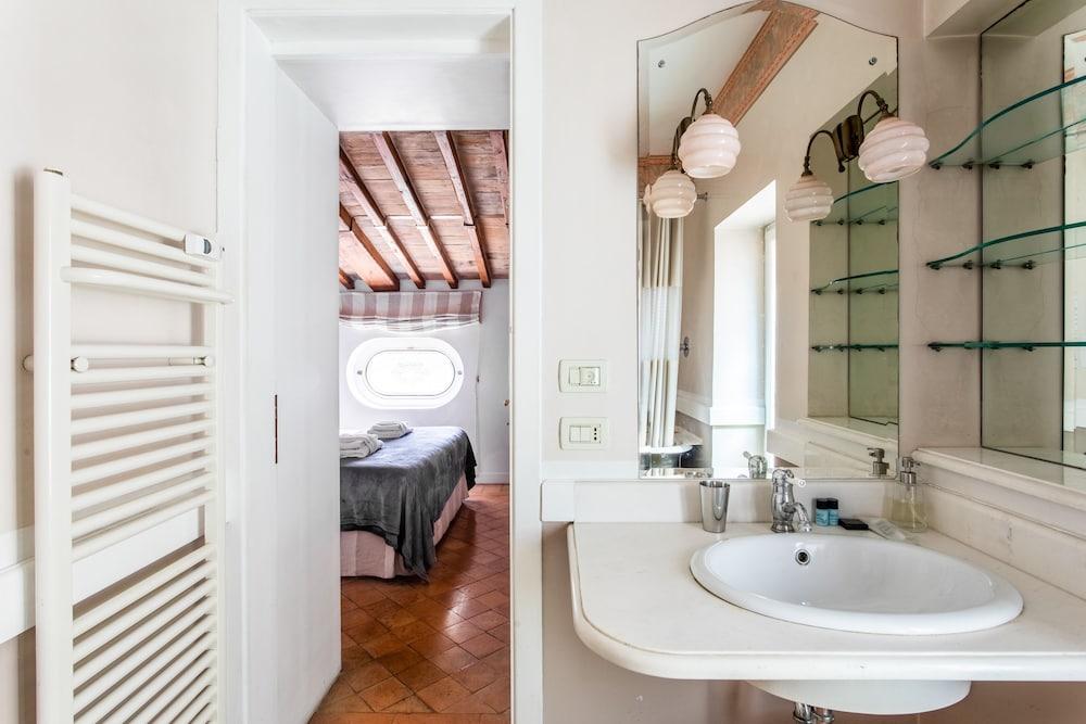 Frattina Apartments - Bathroom