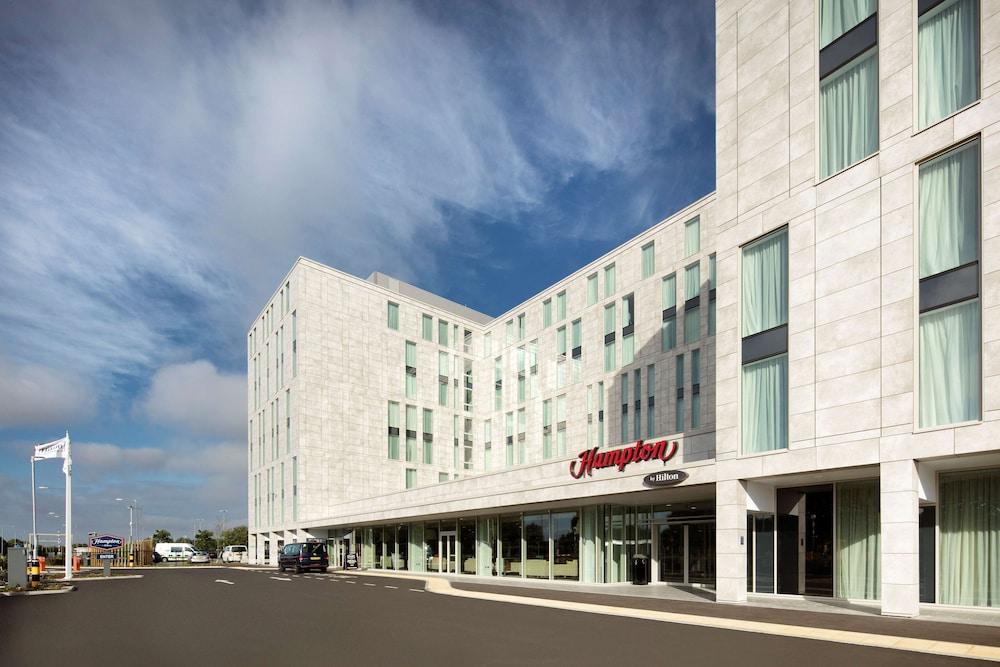 Hampton by Hilton London Stansted Airport - Exterior