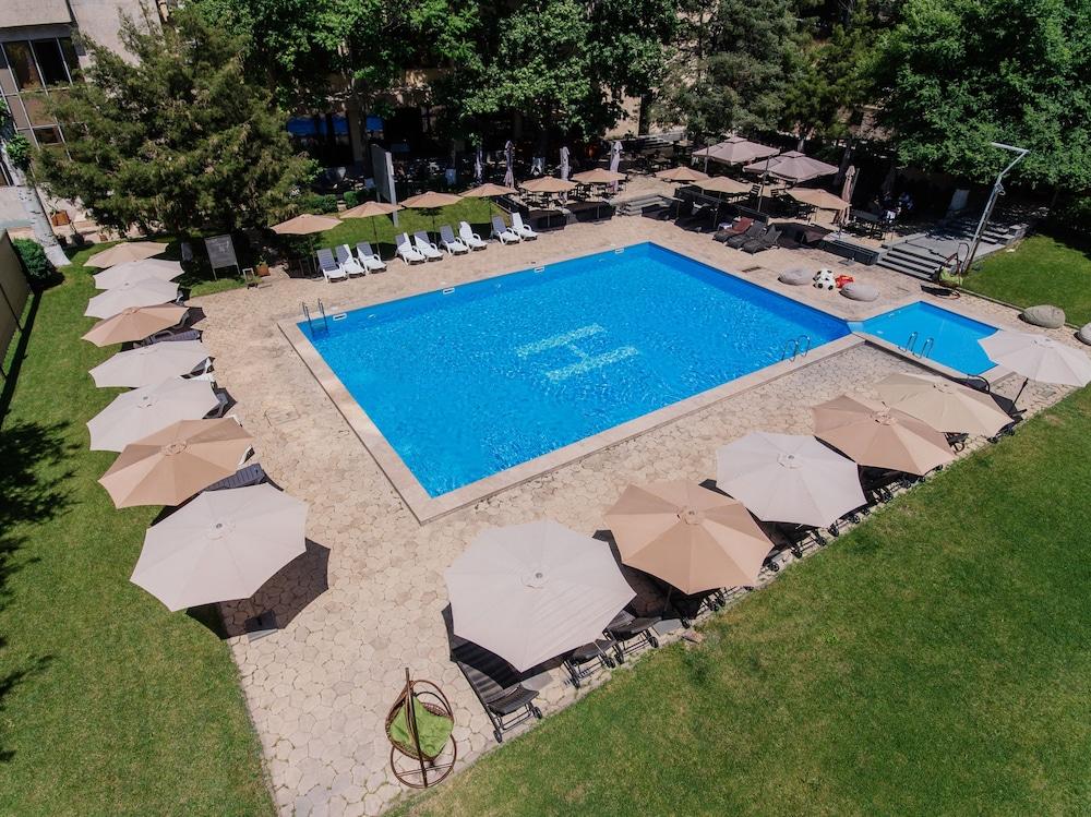 President Hotel by Hrazdan Hotel CJSC - Outdoor Pool