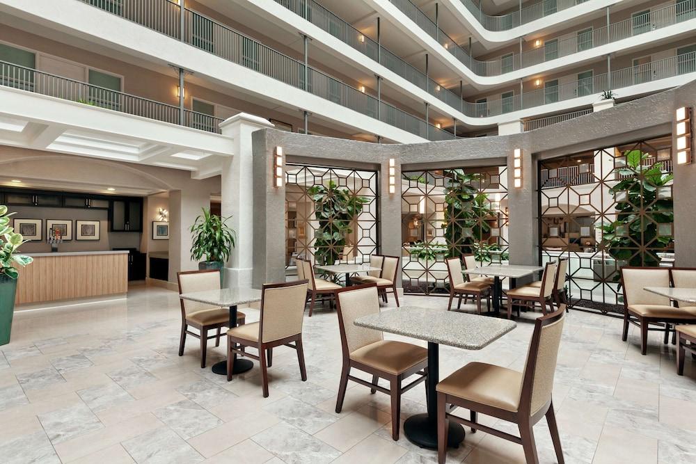 Embassy Suites by Hilton Santa Ana Orange County Airport - Lobby