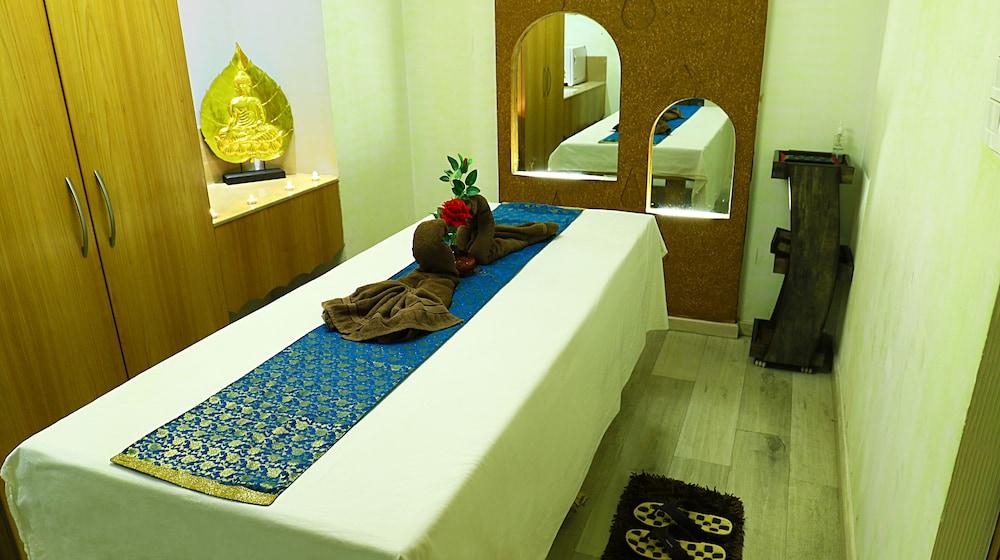 Country Inn & Suites By Radisson Jammu - Spa Treatment