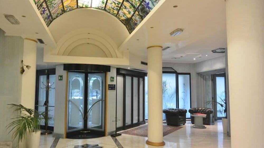 iH Hotels Milano Bocconi - Lobby