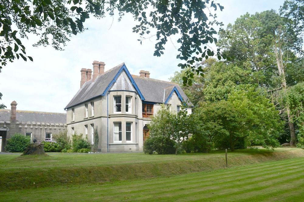 Kiltariff Hall Country House - Featured Image