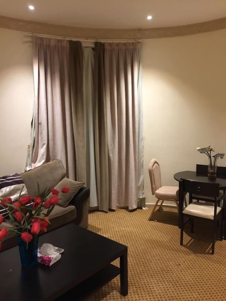 Aseel Hotel Apartment - Living Area