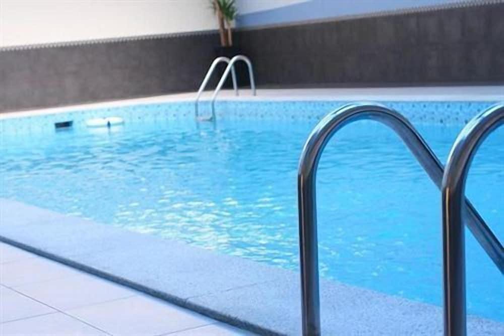 Executives Hotel Al Azizia - Outdoor Pool
