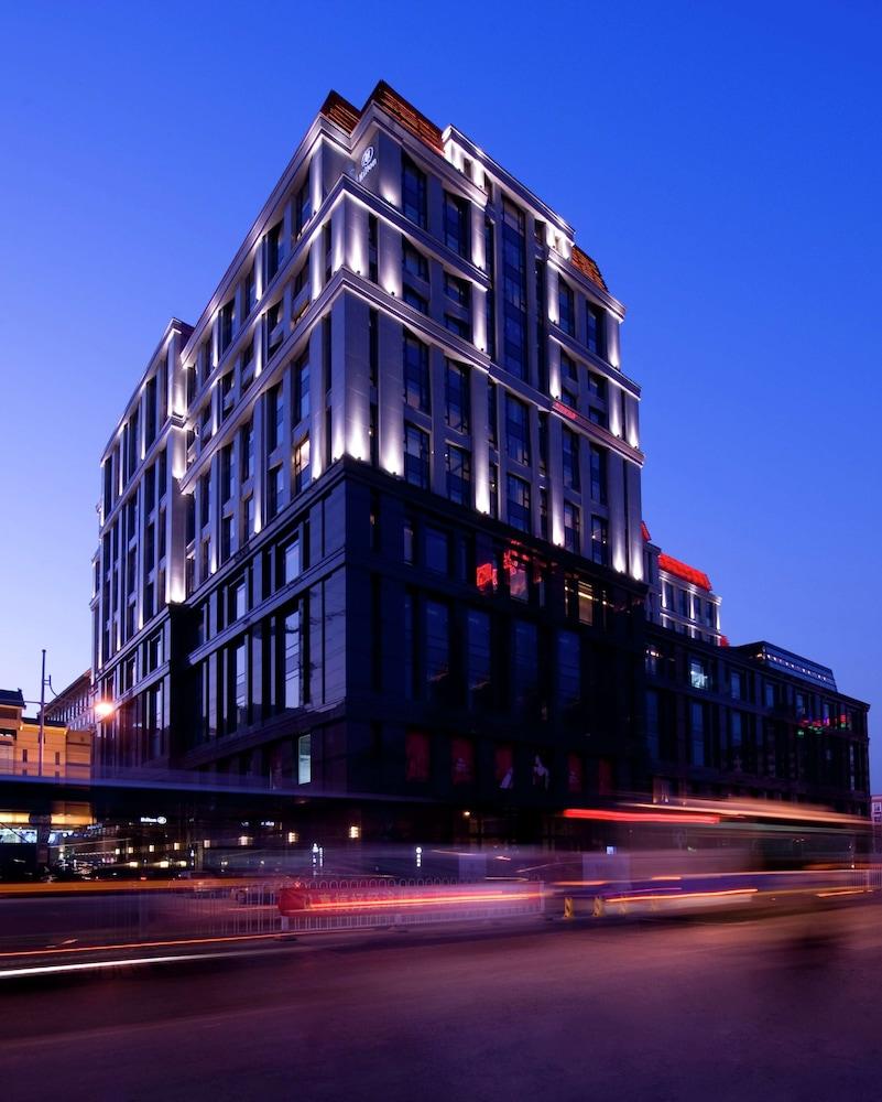 Hilton Beijing Wangfujing - Featured Image