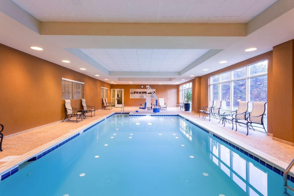 Hampton Inn & Suites Herndon-Reston - Pool