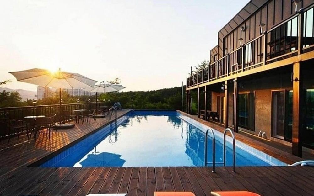 Gyeongju Hay Day House Pension - Featured Image