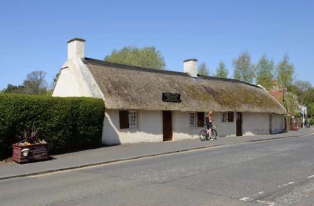 Stunning 2-bed Cottage Countryside Outside Ayr - Exterior