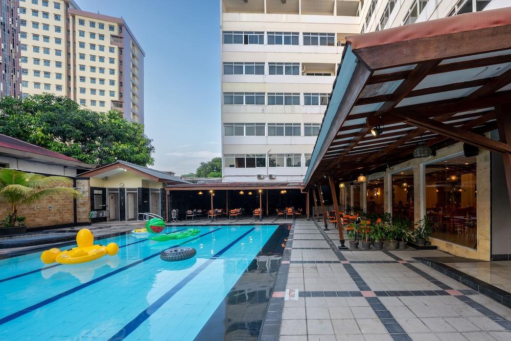 Hotel Marcopolo Jakarta - Outdoor Pool