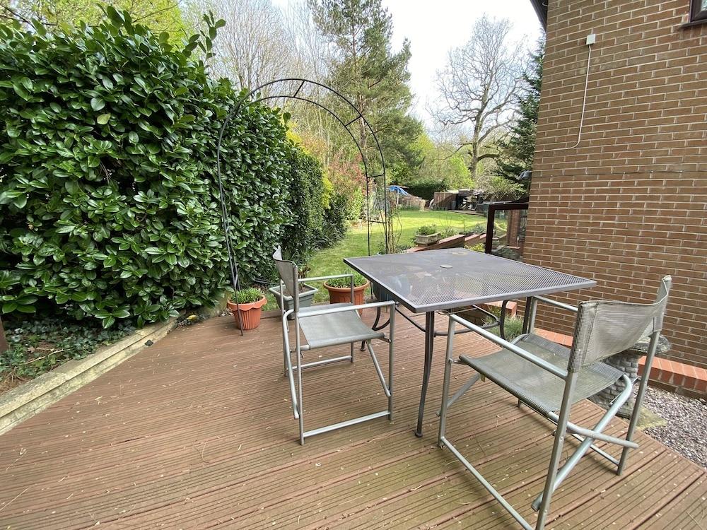 Spacious One Bed Deluxe Apartment in Daventry - Property Grounds
