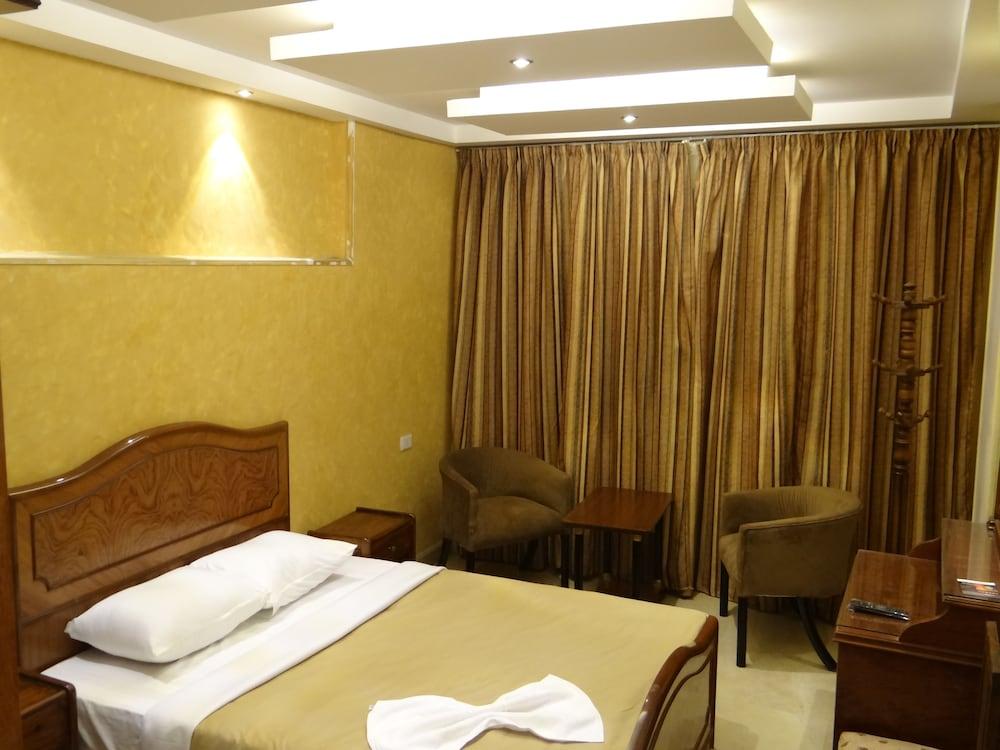 Dreamers Hotel - Room