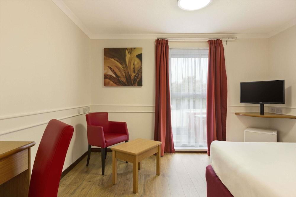 Days Inn by Wyndham Leicester Forest East M1 - Room