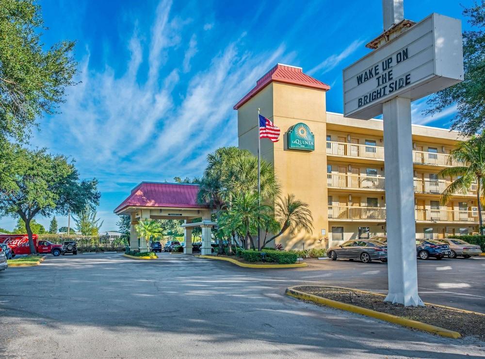 La Quinta Inn by Wyndham West Palm Beach - Florida Turnpike - Exterior