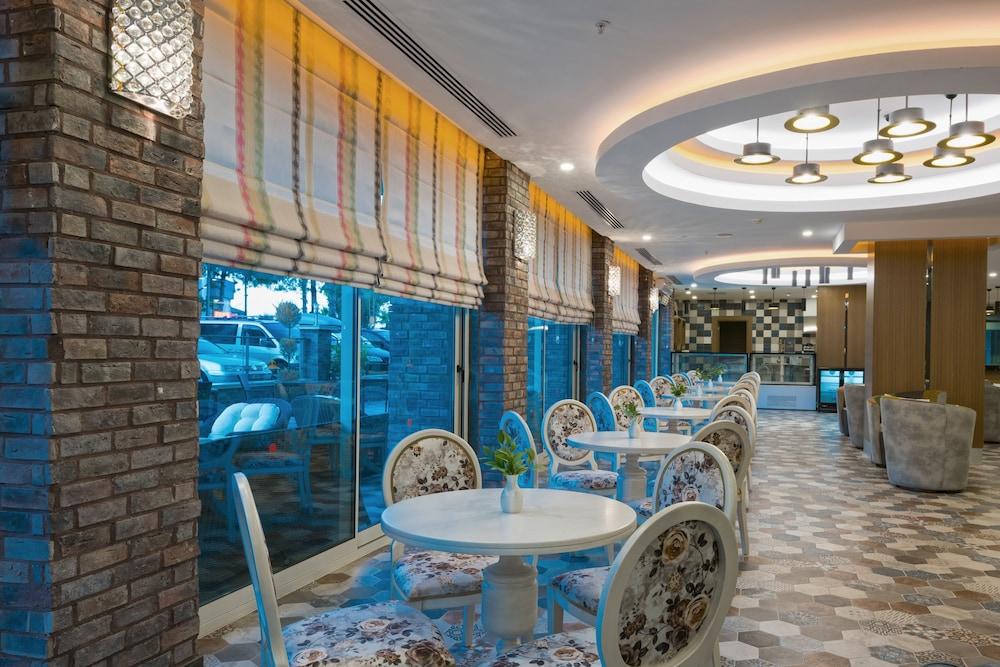 Asia Beach Resort & Spa Hotel - Lobby Sitting Area