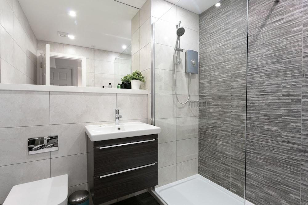 Forbes Retreat - Donnini Apartments - Bathroom