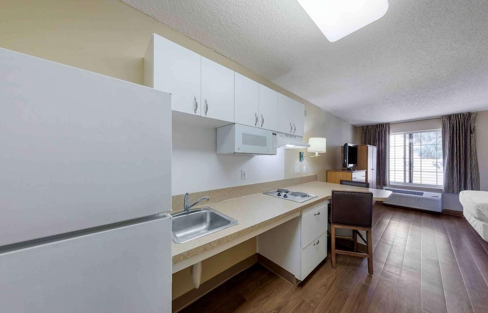 Extended Stay America Suites Los Angeles Glendale - Room