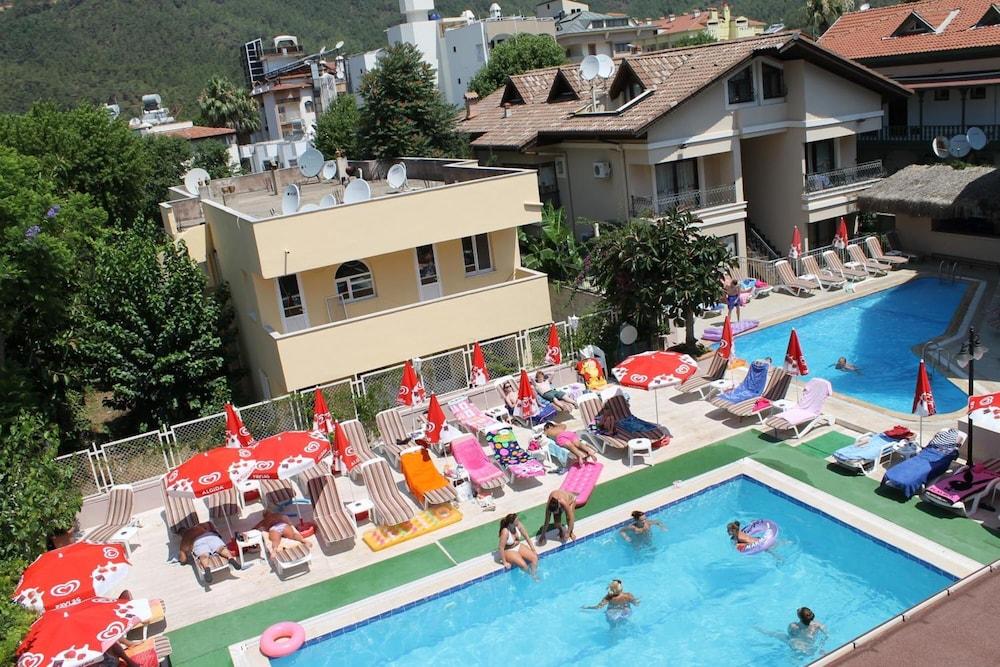 Ida Hotel - Pool