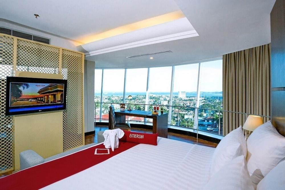 Emersia Hotel & Resort - Featured Image