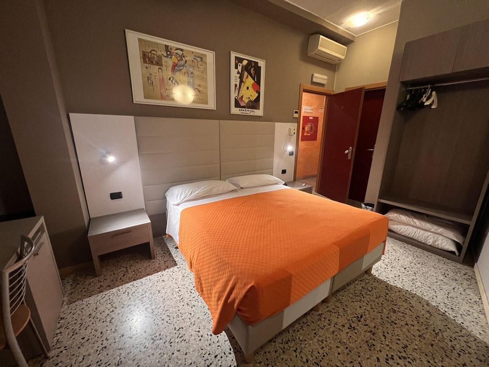Hotel Parma - Room