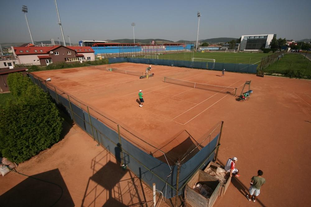 هوتل آرينا - Tennis Court