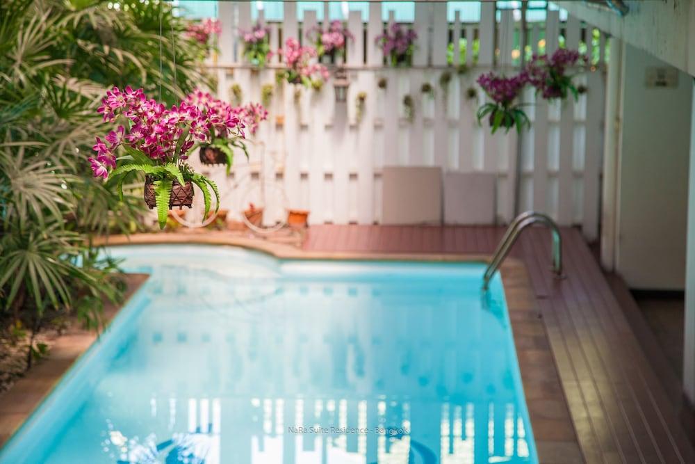 Nara Suite Residence Bangkok - Indoor Pool