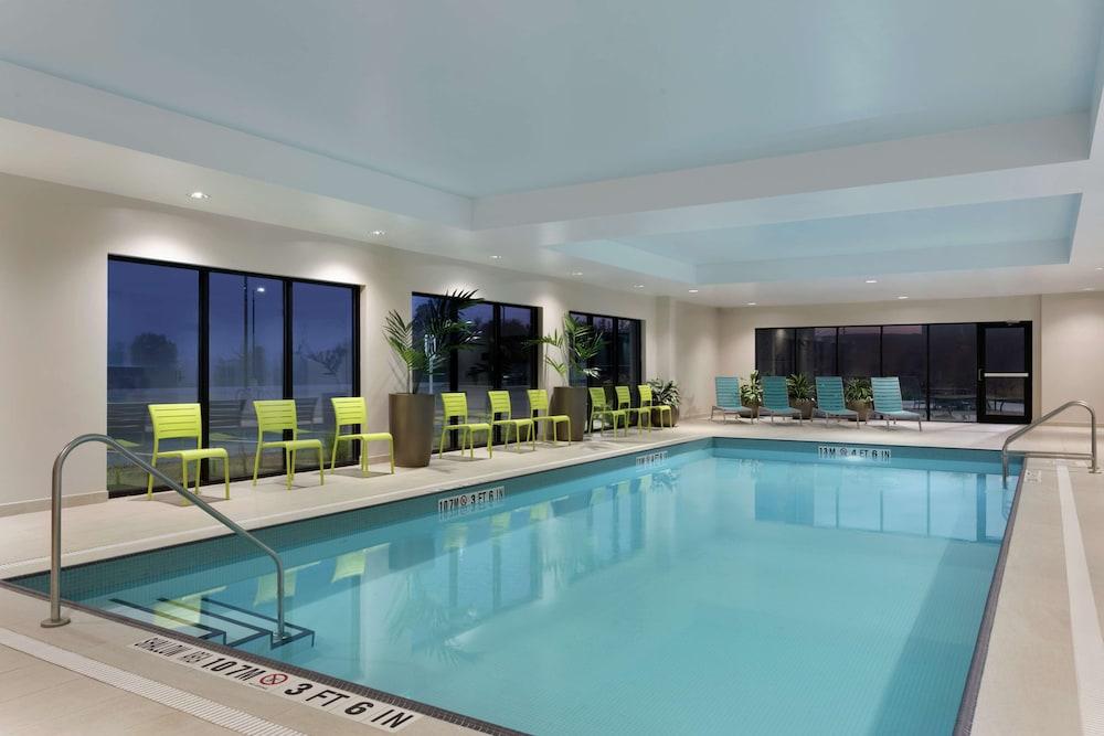 Home2 Suites by Hilton Milton Ontario - Pool